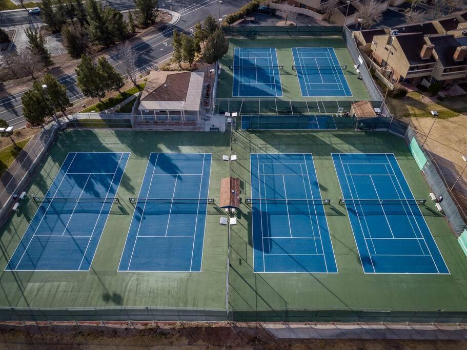 Villa 17 - 4 Bedroom! Year Round Heated Pool & Hot Tub! Games! Golf! Tennis! เซนต์ จอร์จ ภายนอก รูปภาพ